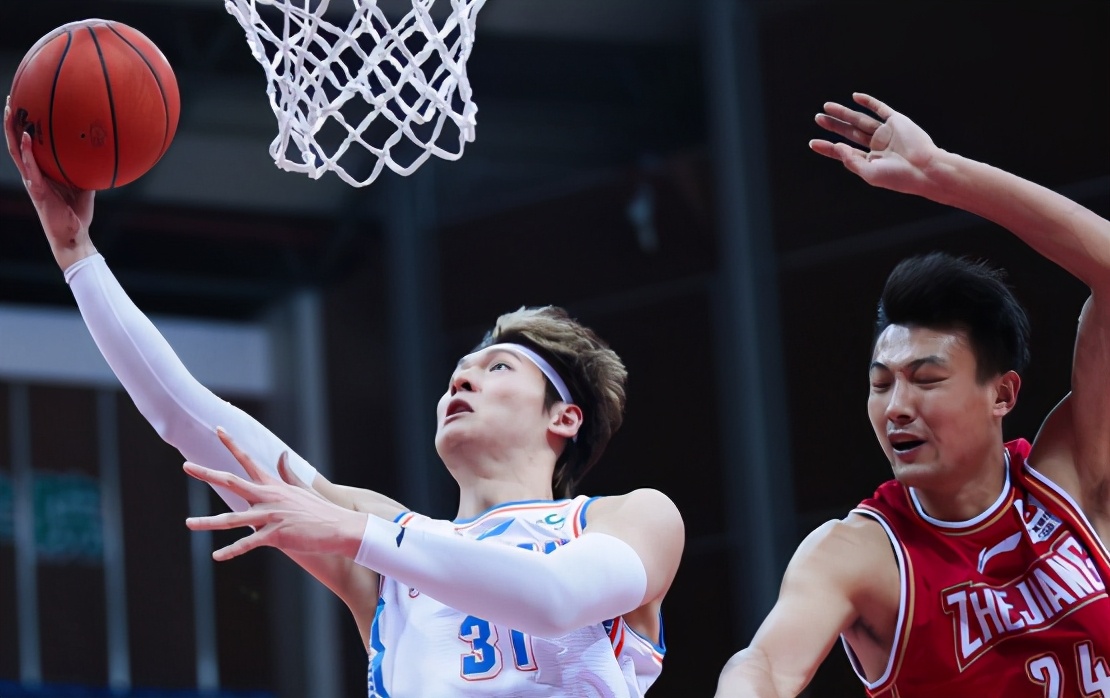 开云体育官网-关于上海海港训练开放日；赛前战术微调引欢呼；CBA常规赛在即；训练强度明显提升的信息